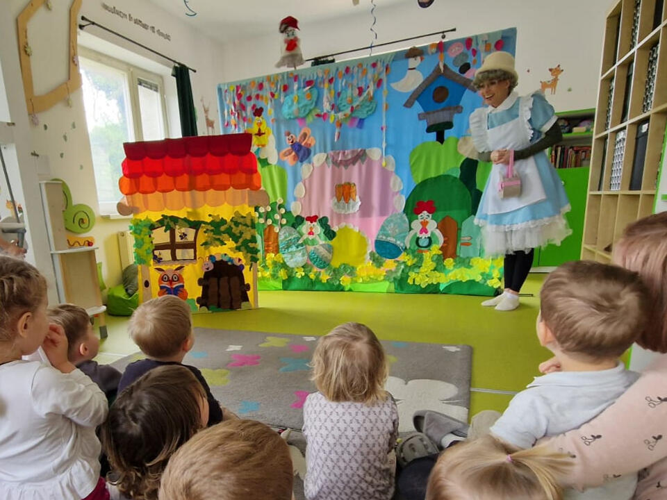 Untitled Ляльковий театр у залі дитячого садка Mariposa